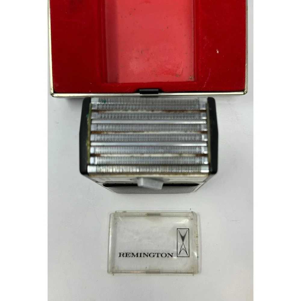Vintage Remington 300 Selectro Electric Shaver Corded with Original Case B2